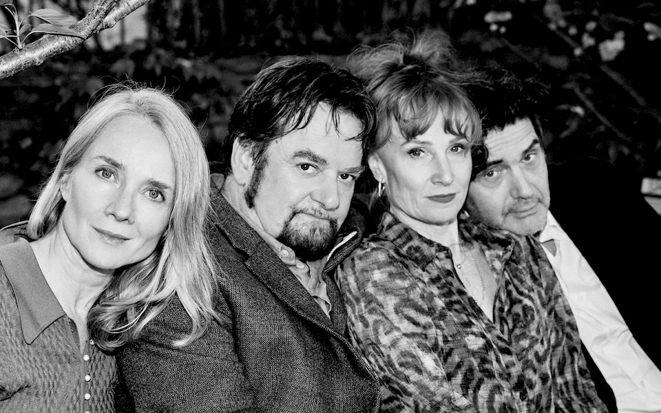 TROIS VERSIONS DE LA VIE / Yasmina Reza