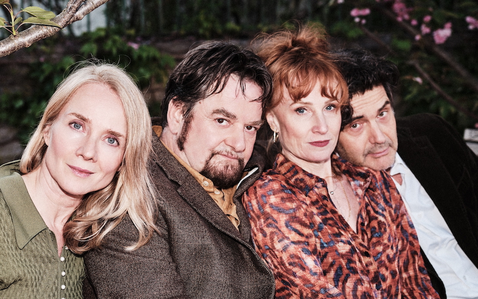 TROIS VERSIONS DE LA VIE / Yasmina Reza